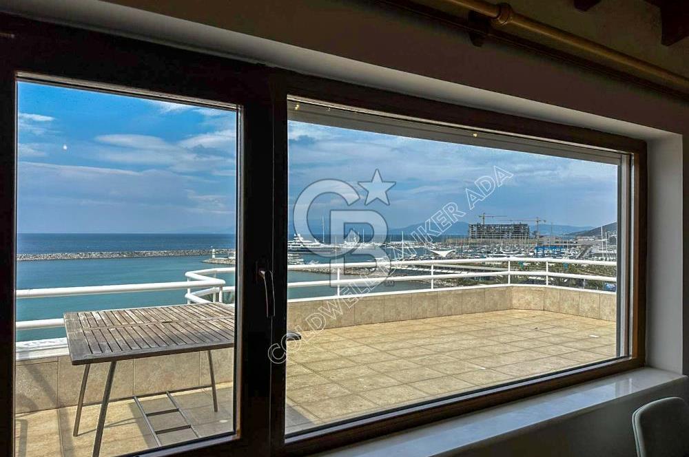 Kuşadası Kordon’da Panoramik Deniz Manzaralı Çatı Dubleks