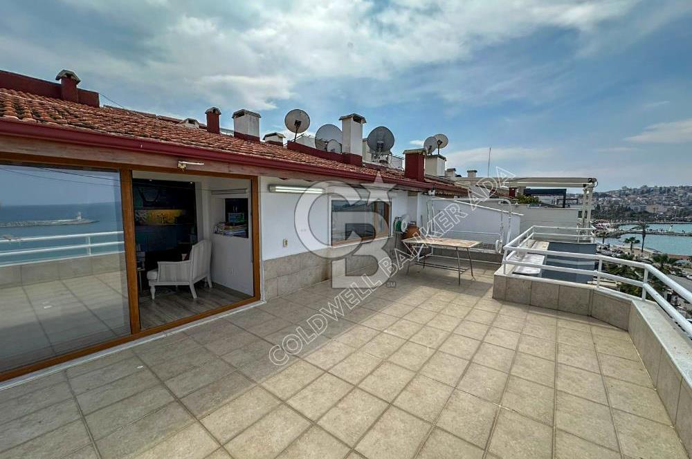 Kuşadası Kordon’da Panoramik Deniz Manzaralı Çatı Dubleks