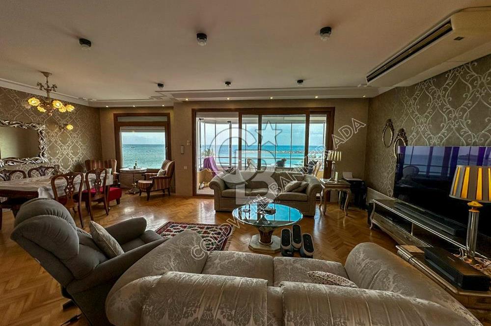 Kuşadası Kordon’da Panoramik Deniz Manzaralı Çatı Dubleks