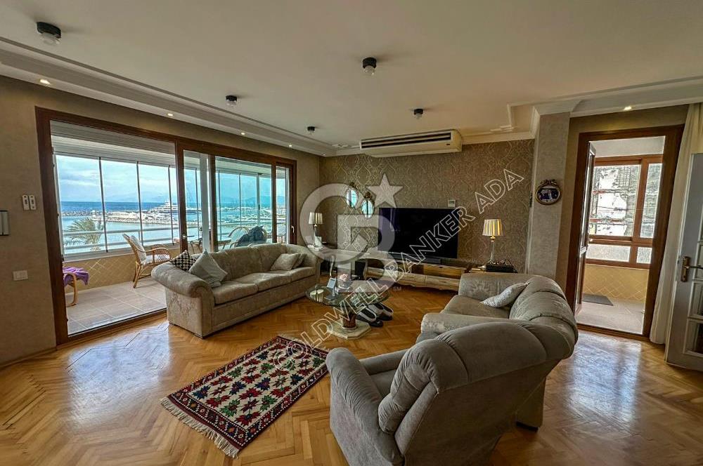 Kuşadası Kordon’da Panoramik Deniz Manzaralı Çatı Dubleks