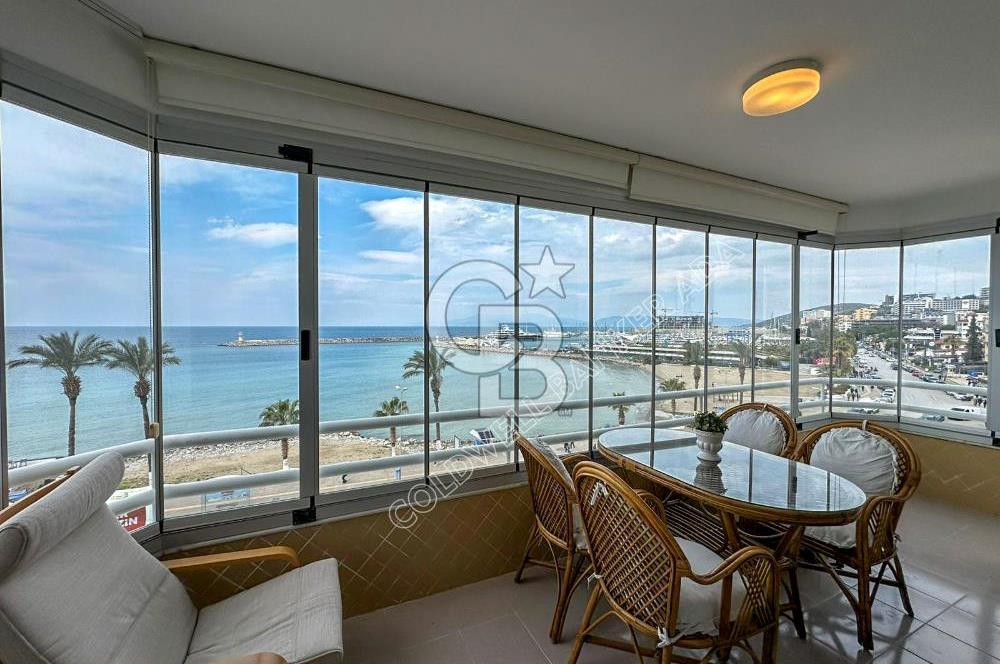 Kuşadası Kordon’da Panoramik Deniz Manzaralı Çatı Dubleks