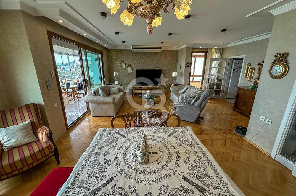 Kuşadası Kordon’da Panoramik Deniz Manzaralı Çatı Dubleks