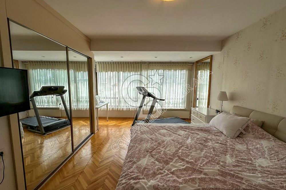 Kuşadası Kordon’da Panoramik Deniz Manzaralı Çatı Dubleks