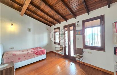 Küçükköyde Merkezde Konut Kullanımlı 3+1 Taş Ev