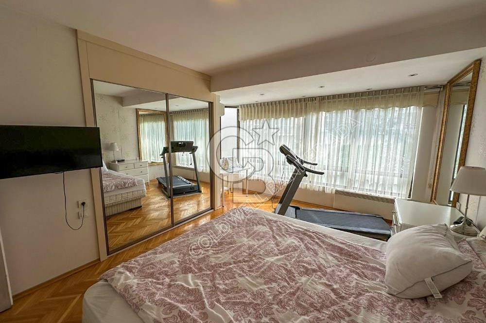 Kuşadası Kordon’da Panoramik Deniz Manzaralı Çatı Dubleks