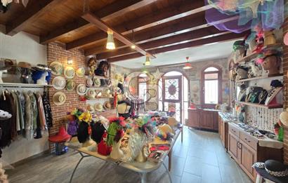 Küçükköyde Merkezde Konut Kullanımlı 3+1 Taş Ev