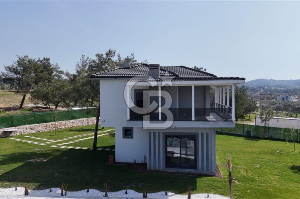 Torbalı Çamlıca’da Ruhsatlı, Havuzlu Müstakil Villa | Geniş Bahçeli