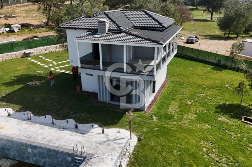 Torbalı Çamlıca’da Ruhsatlı, Havuzlu Müstakil Villa | Geniş Bahçeli