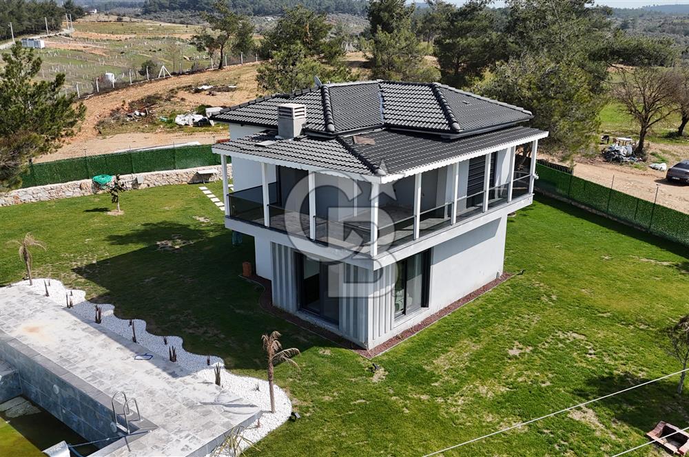 Torbalı Çamlıca’da Ruhsatlı, Havuzlu Müstakil Villa | Geniş Bahçeli