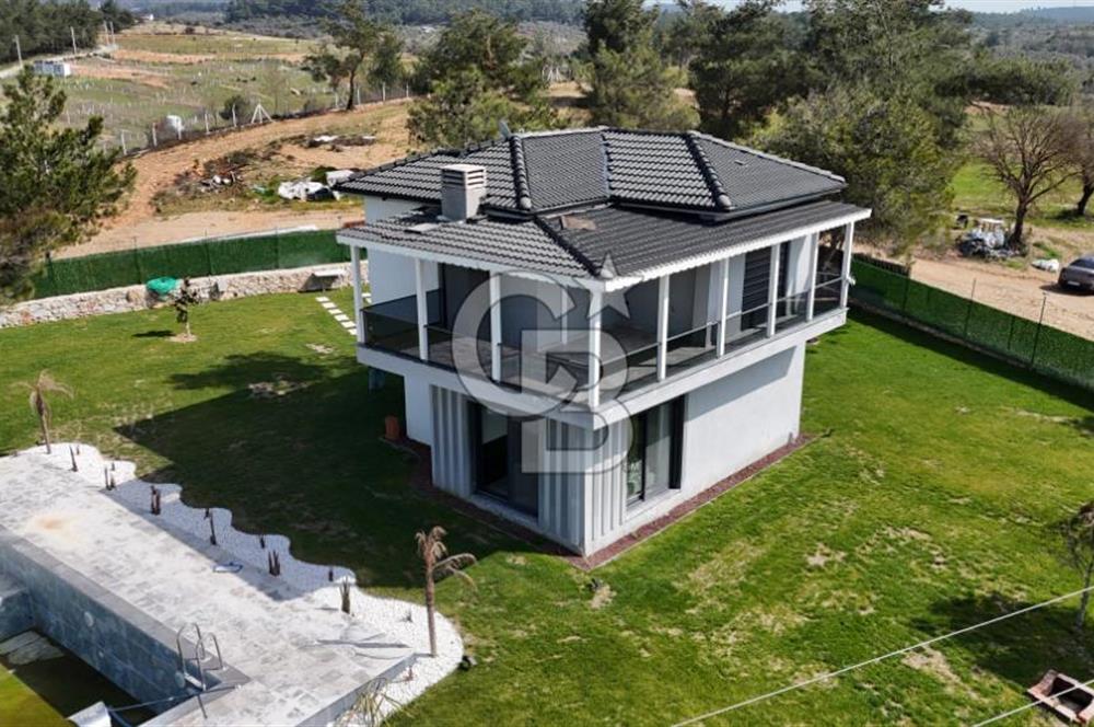 Torbalı Çamlıca’da Ruhsatlı, Havuzlu Müstakil Villa | Geniş Bahçeli