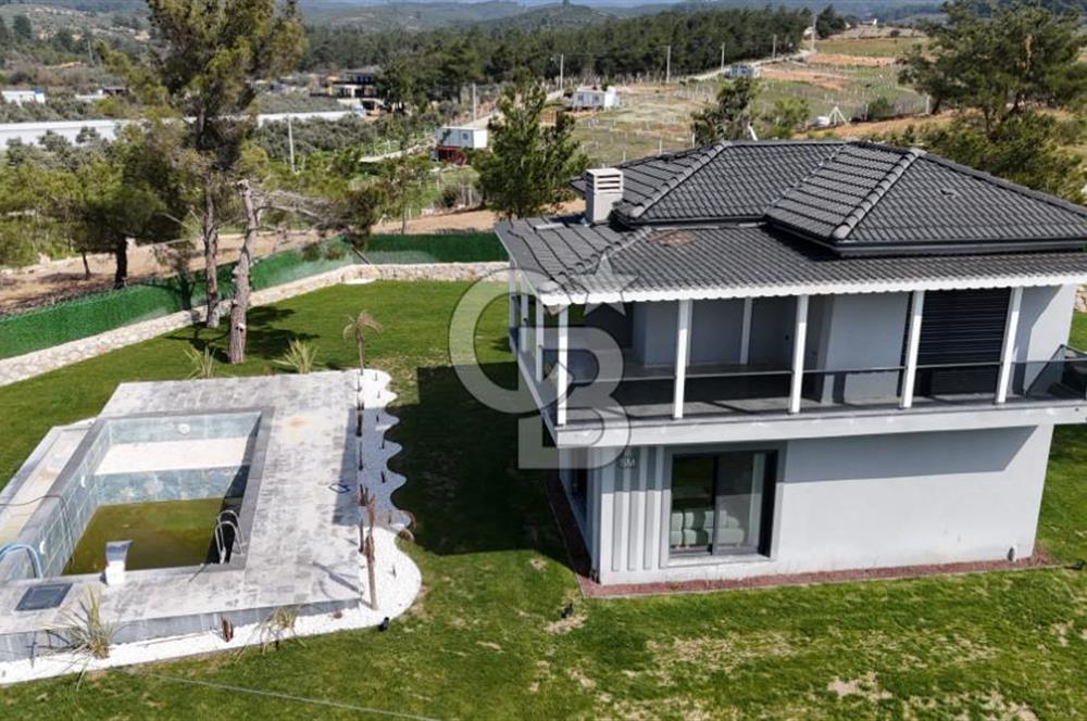 Torbalı Çamlıca’da Ruhsatlı, Havuzlu Müstakil Villa | Geniş Bahçeli