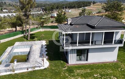 Torbalı Çamlıca’da Ruhsatlı, Havuzlu Müstakil Villa | Geniş Bahçeli