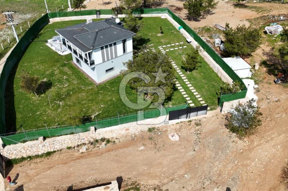Torbalı Çamlıca’da Ruhsatlı, Havuzlu Müstakil Villa | Geniş Bahçeli