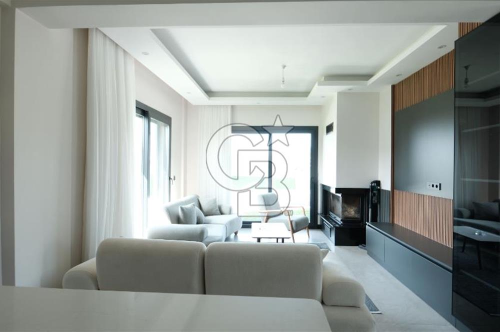 Torbalı Çamlıca’da Ruhsatlı, Havuzlu Müstakil Villa | Geniş Bahçeli