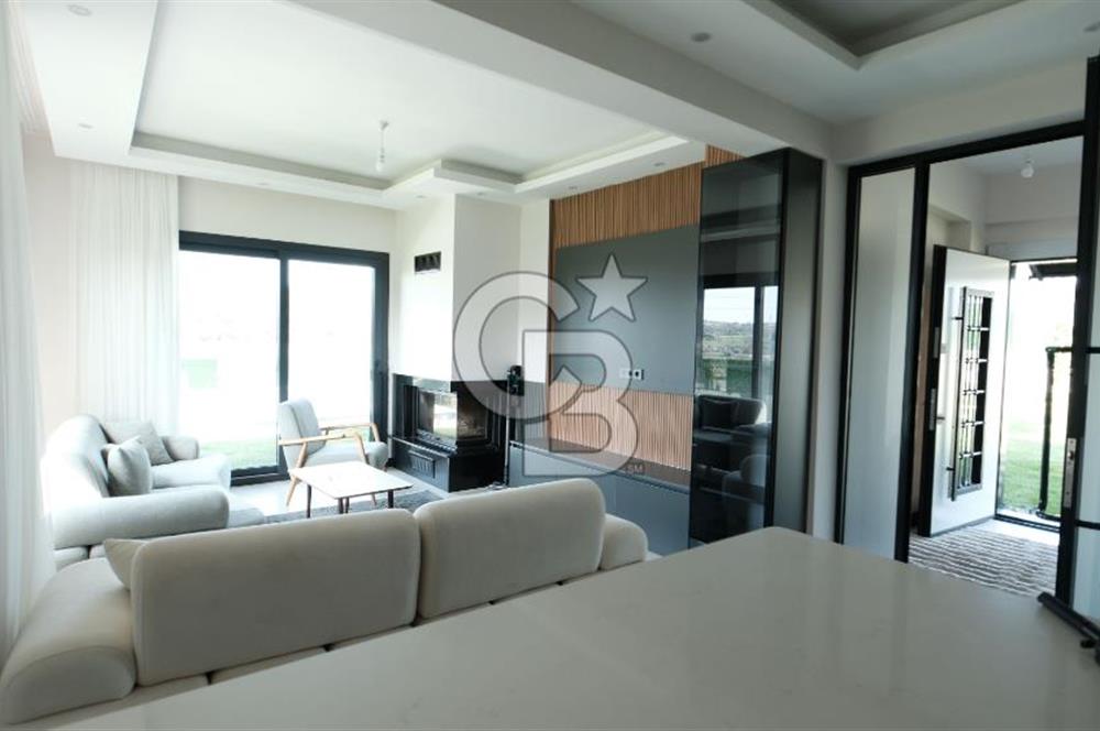 Torbalı Çamlıca’da Ruhsatlı, Havuzlu Müstakil Villa | Geniş Bahçeli