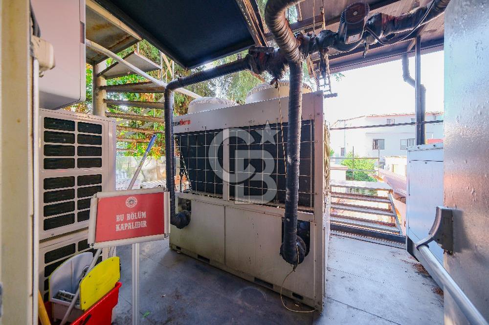 ÜSKÜDAR SELMANİ PAK CADDESİNE CEPHELİ KOMPLE SATILIK BİNA