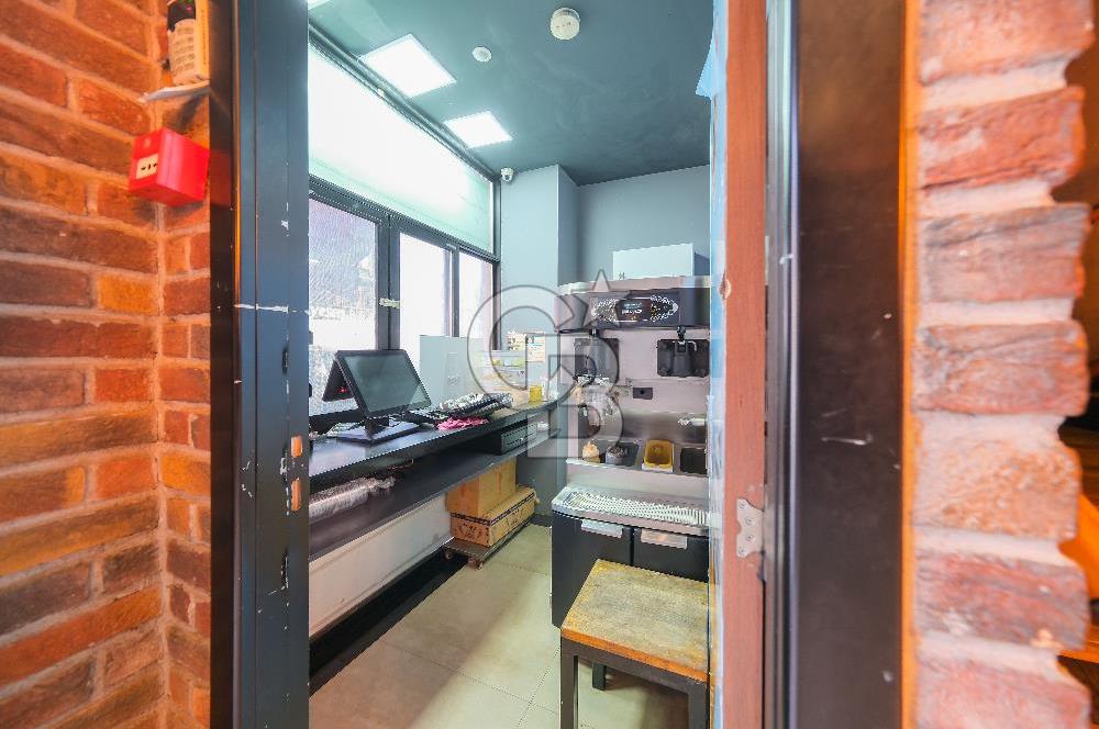 ÜSKÜDAR SELMANİ PAK CADDESİNE CEPHELİ KOMPLE SATILIK BİNA