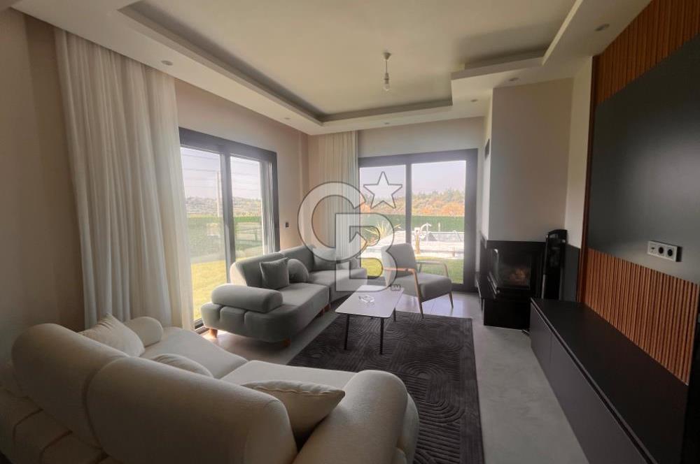 Torbalı Çamlıca’da Ruhsatlı, Havuzlu Müstakil Villa | Geniş Bahçeli