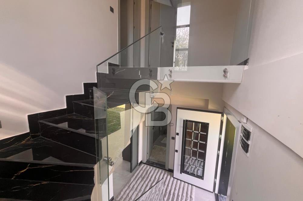 Torbalı Çamlıca’da Ruhsatlı, Havuzlu Müstakil Villa | Geniş Bahçeli