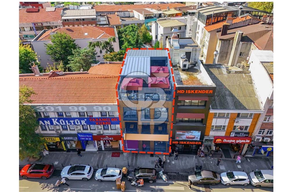 ÜSKÜDAR SELMANİ PAK CADDESİNE CEPHELİ KOMPLE SATILIK BİNA