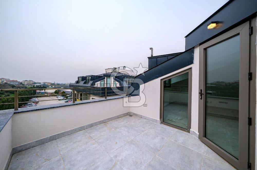 Dragos'ta Deniz Manzaralı Site İçinde Satılık 4+1 Dubleks Daire