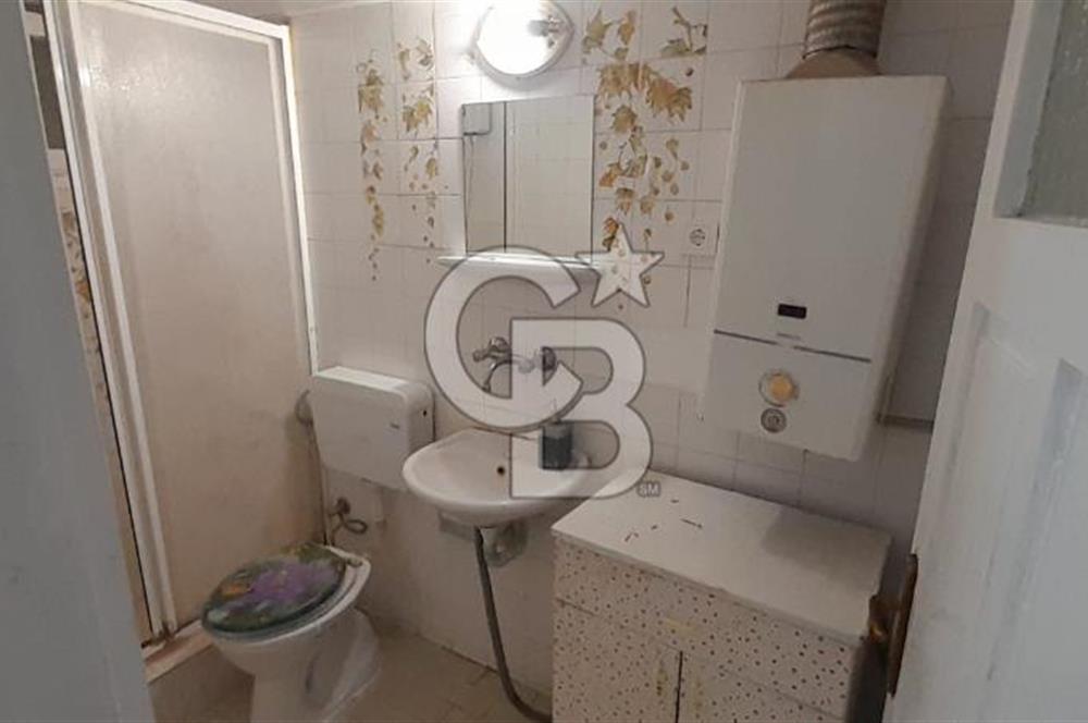 KARŞIYAKA ÇARŞI İÇİNDE 2+1 KLASİK 80 m2 ARAKAT DAİRE