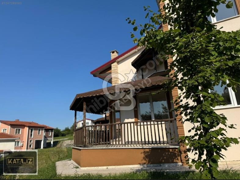 SAPANCA HACIMERCAN SİTE İÇİ HAVUZLU 3+1 VİLLA
