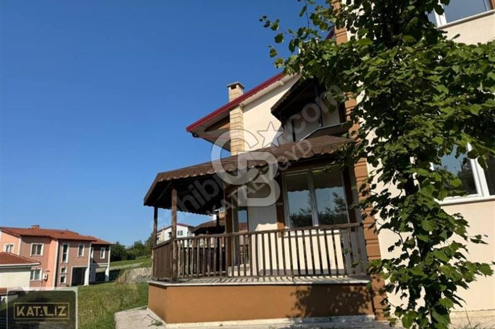 SAPANCA HACIMERCAN SİTE İÇİ HAVUZLU 3+1 VİLLA