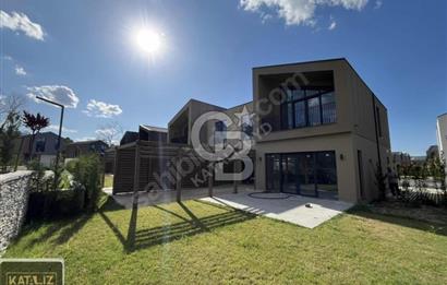 Nef Sapanca Bahçeli 5+1 Lüks Villa Acil Satılık