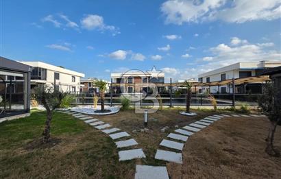 Ayvalık Altınova'da Deniz Manzaralı 1+1 Eşyalı Kiralık Daire