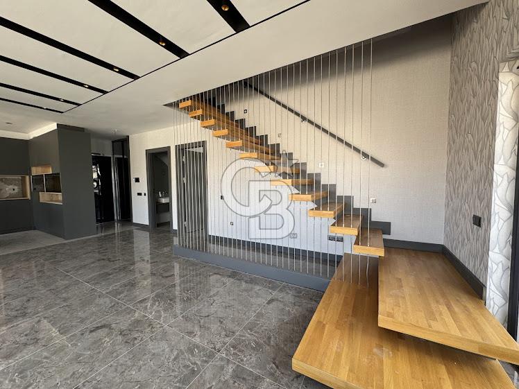 ALEXANDER DUBÇEK CADDESİNDE 4+1 ULTRA LÜKS SATILIK DUBLEKS DAİRE