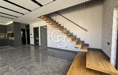 ALEXANDER DUBÇEK CADDESİNDE 4+2 ULTRA LÜKS SATILIK DUBLEKS DAİRE