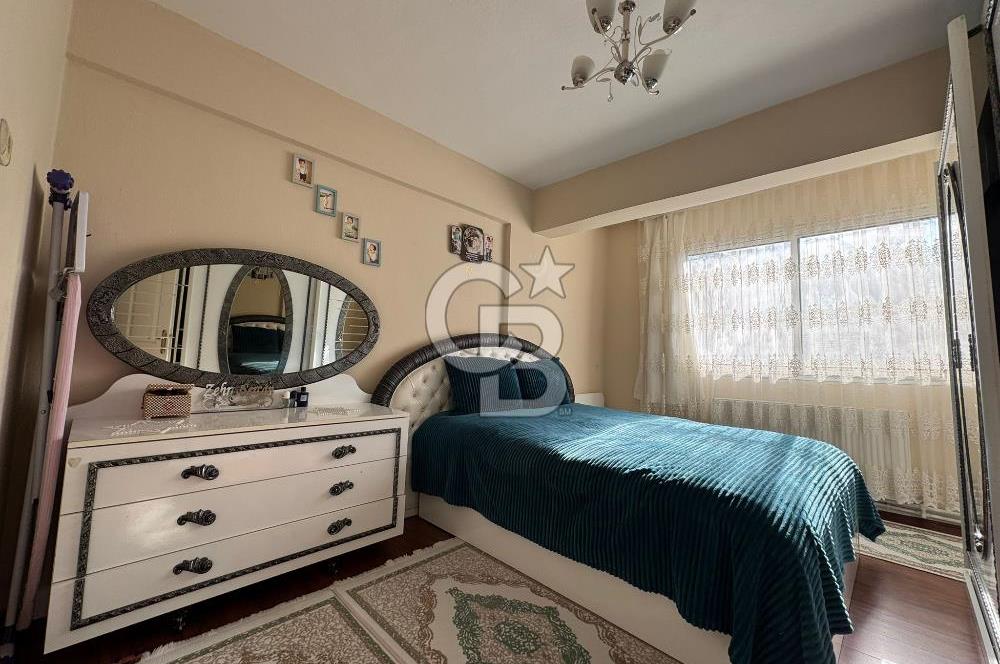 Karabağlar Yunus Emre Mah Cadde Üzeri 117 m2 2+1 Daire