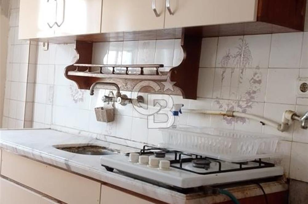 KARŞIYAKA ÇARŞI İÇİNDE 2+1 KLASİK 80 m2 ARAKAT DAİRE