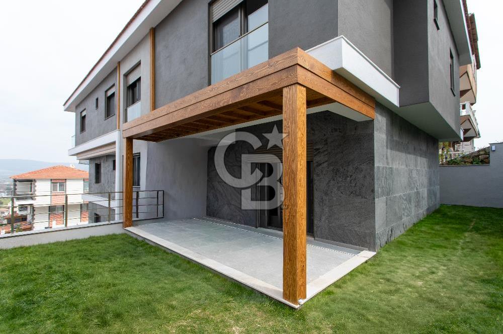 Foça Kazım Dirik Mah.Satılık 2+1 Bahçeli Dubleks