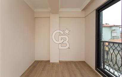 Foça Yenibağarası Cadde Üzeri Satılık Asansörlü Binada 1+1 Daire