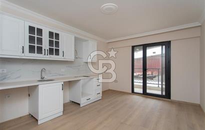 Foça Yenibağarası Cadde Üzeri Satılık Asansörlü Binada 1+1 Daire