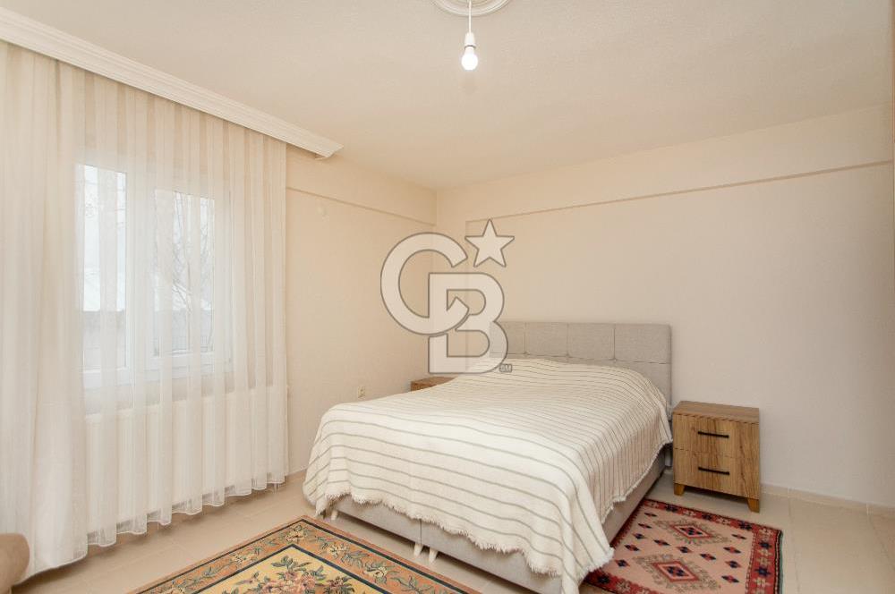 Foça Yenibağarası'nda Satılık Müstakil Ev ve Arsası