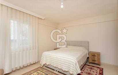 Foça Yenibağarası'nda Satılık Müstakil Ev ve Arsası