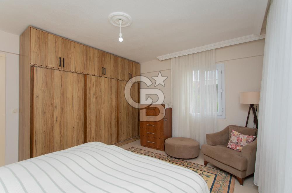 Foça Yenibağarası'nda Satılık Müstakil Ev ve Arsası