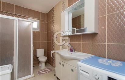 Foça Yenibağarası'nda Satılık Müstakil Ev ve Arsası