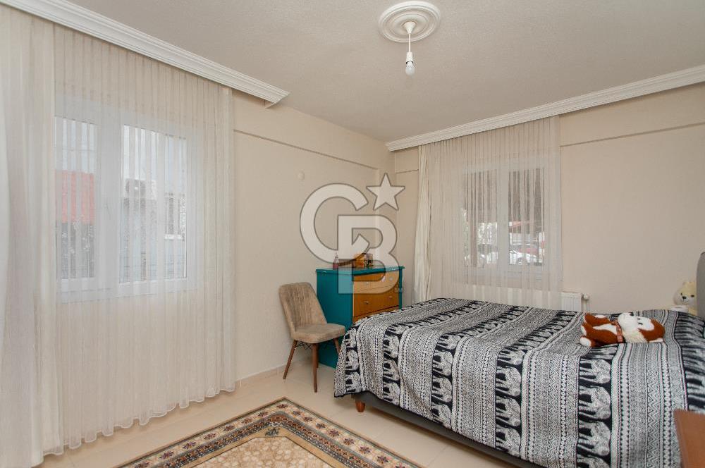 Foça Yenibağarası'nda Satılık Müstakil Ev ve Arsası