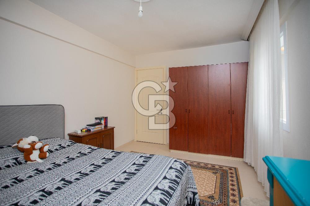 Foça Yenibağarası'nda Satılık Müstakil Ev ve Arsası