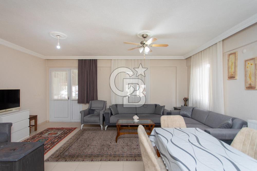 Foça Yenibağarası'nda Satılık Müstakil Ev ve Arsası