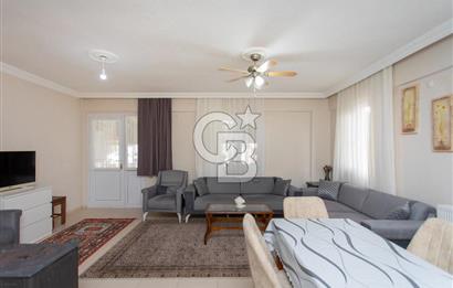 Foça Yenibağarası'nda Satılık Müstakil Ev ve Arsası