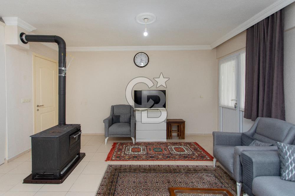 Foça Yenibağarası'nda Satılık Müstakil Ev ve Arsası