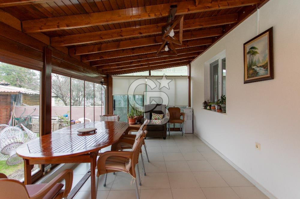 Foça Yenibağarası'nda Satılık Müstakil Ev ve Arsası