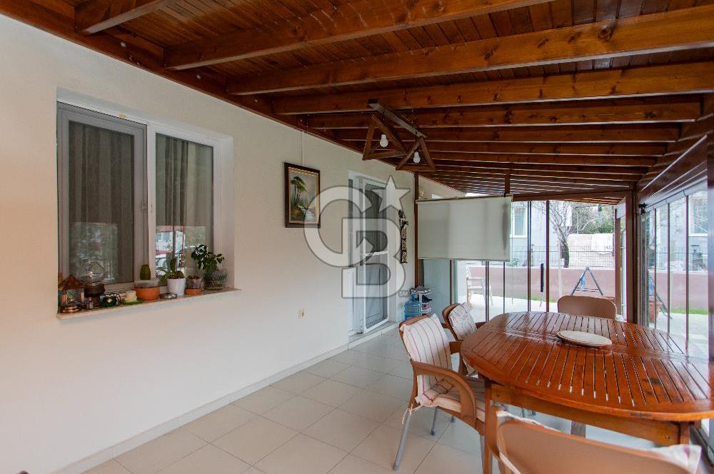 Foça Yenibağarası'nda Satılık Müstakil Ev ve Arsası