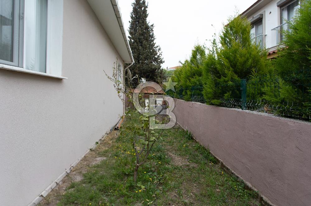 Foça Yenibağarası'nda Satılık Müstakil Ev ve Arsası