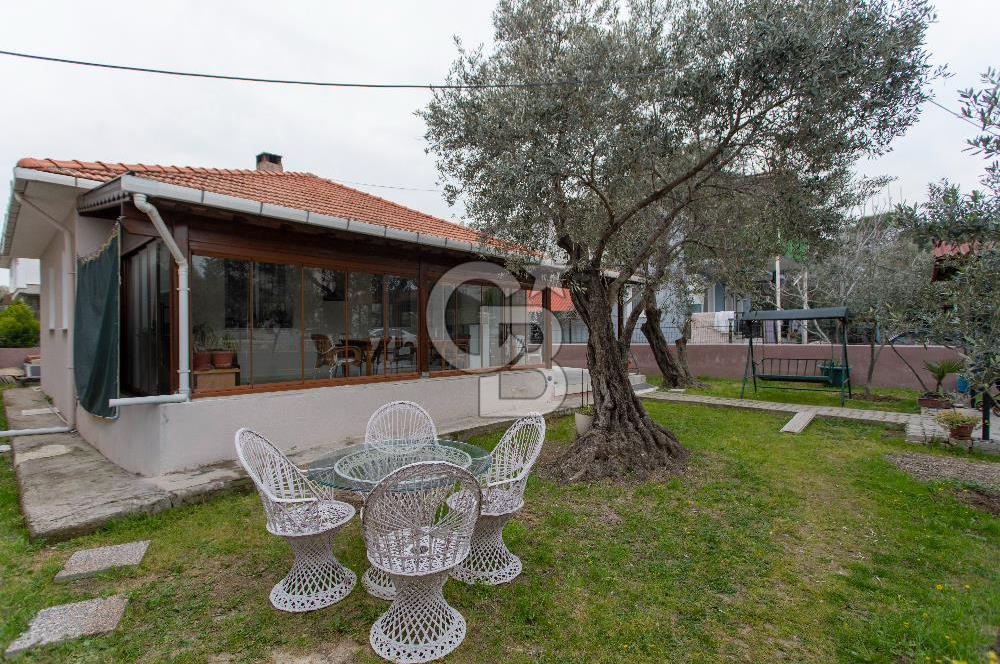 Foça Yenibağarası'nda Satılık Müstakil Ev ve Arsası